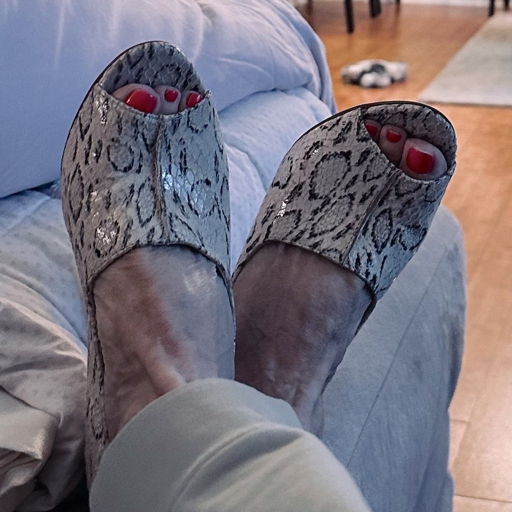Tahari Peeptoe Snakeskin shoes - Picture 11 of 12